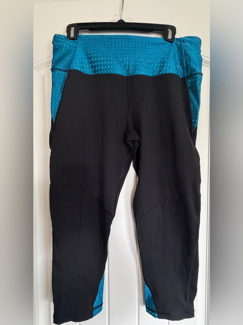 Victoria's Secret Teal and Black Performance Capris
